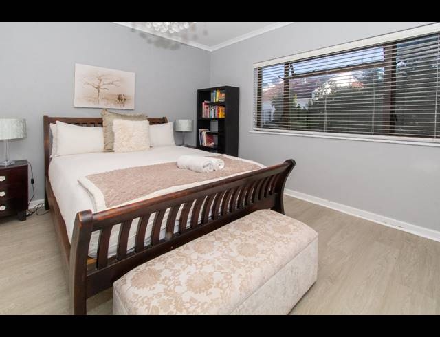 1 BEDROOM APARTMENT TO LET IN THREE ANCHOR BAY